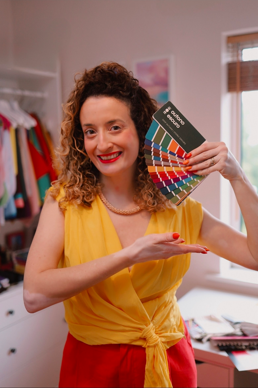Karina MacMullan presenting a deep autumn colour fan