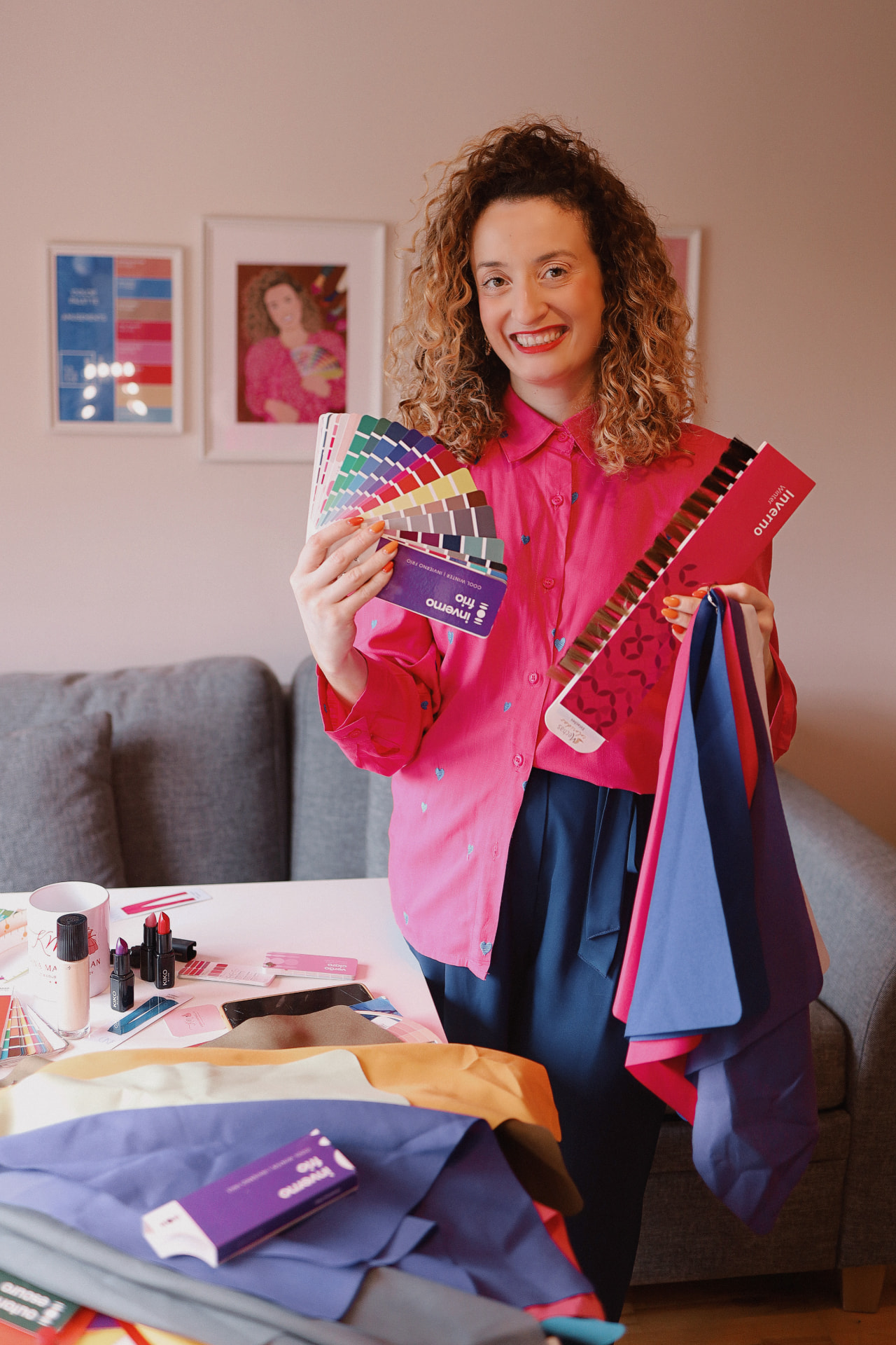 Professional colour analysis using comparison drapes